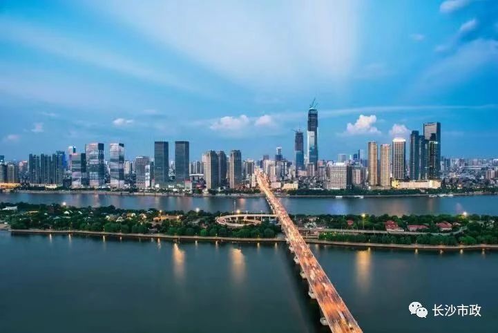 以城市，見(jiàn)未來(lái)；與城市，共成長(zhǎng)